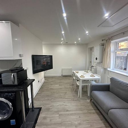 2 Bedroom House,Brownhillrd Se6 London Bagian luar foto