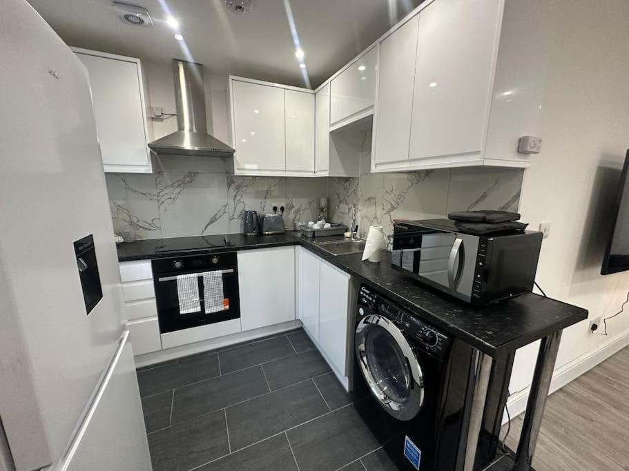 2 Bedroom House,Brownhillrd Se6 London Bagian luar foto