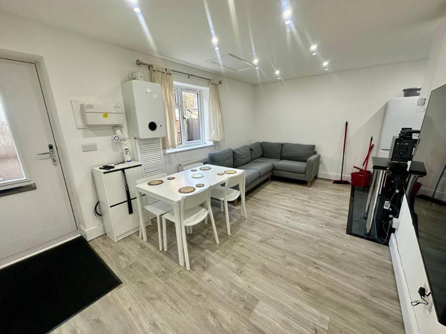 2 Bedroom House,Brownhillrd Se6 London Bagian luar foto